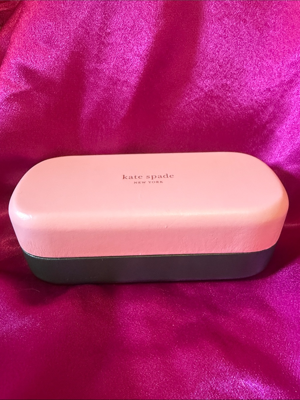 kate spade large Pink and green sunglasses Case. Like new.